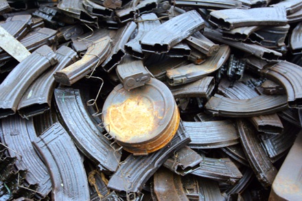 “Tự đầu độc” ở làng đồng nát  - 8