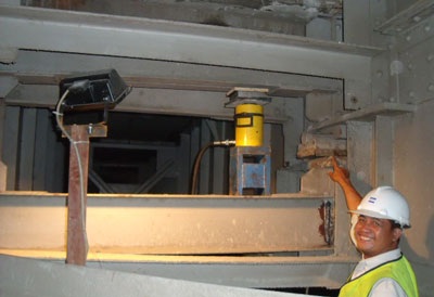 Rớt gối cầu Bình Triệu, giao thông hỗn loạn  - 1