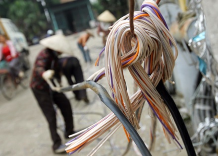 “Tự đầu độc” ở làng đồng nát  - 5