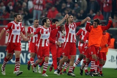 Arsenal “cứu” Olympiakos, Stuttgart lách khe cửa hẹp - 3