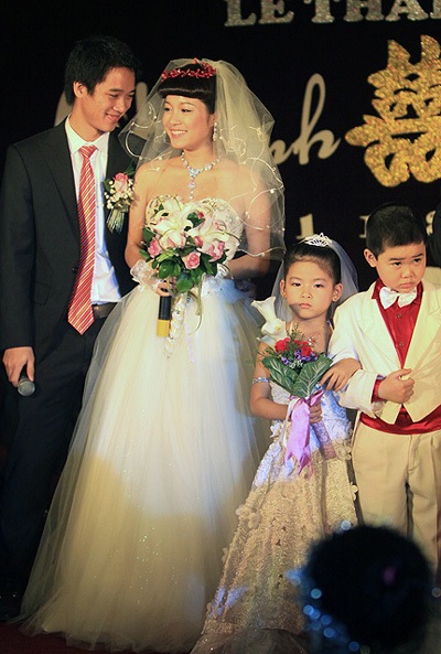 Lễ cưới lãng mạn của “Vàng Anh” Minh Hương - 6 Lễ cưới lãng mạn của “Vàng Anh” Minh Hương - 6