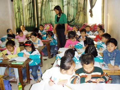 Trường tiểu học bán trú tại... nhà dân - 1