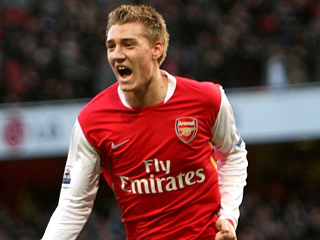 Mất Bendtner dài hạn, Arsenal vội “trói” Vela - 1 Mất Bendtner dài hạn, Arsenal vội “trói” Vela - 1