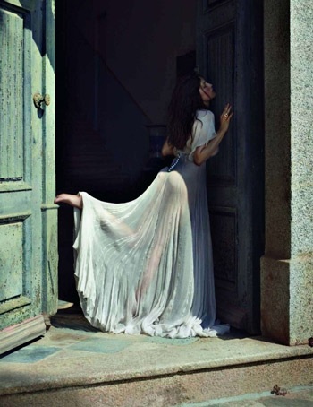 Lại là “người đàn bà đẹp” Laetitia Casta  - 1