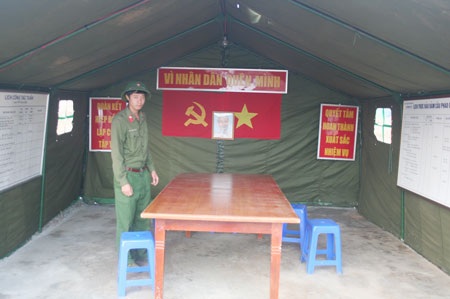 Doanh trại bộ đội dã chiến giữa bãi nổi sông Hồng - 4