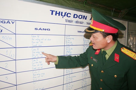 Doanh trại bộ đội dã chiến giữa bãi nổi sông Hồng - 10