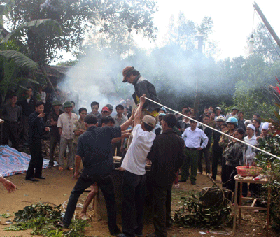 Sau ba ngày mất tích, bất ngờ thấy xác dưới giếng - 1 Sau ba ngày mất tích, bất ngờ thấy xác dưới giếng - 1