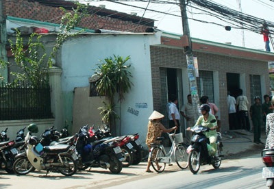 Sập máng nước, hai công nhân chết, chủ nhà gãy xương - 2