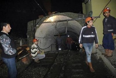 Chùm tin vắn qua ảnh  - 4