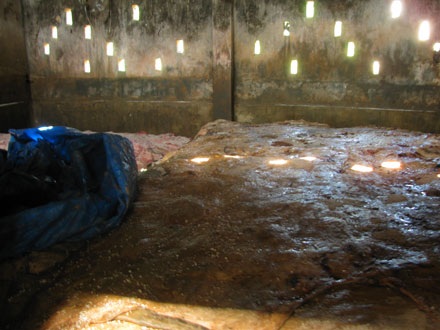 Hãi hùng khám phá kho chứa hàng chục tấn mỡ thối - 1 Hãi hùng khám phá kho chứa hàng chục tấn mỡ thối - 1