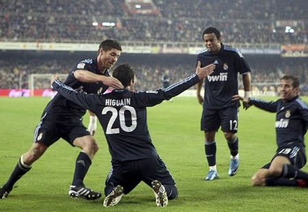 Higuain lập cú đúp, Real Madrid thắng nghẹt thở Valencia - 1 Higuain lập cú đúp, Real Madrid thắng nghẹt thở Valencia - 1