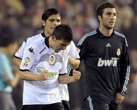 Higuain lập cú đúp, Real Madrid thắng nghẹt thở Valencia - 2 Higuain lập cú đúp, Real Madrid thắng nghẹt thở Valencia - 2