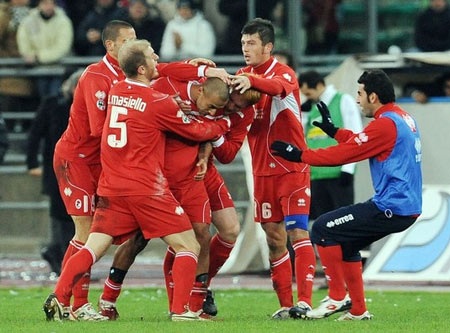 Bị Bari quật ngã, Juventus rơi vào khủng hoảng - 2 Bị Bari quật ngã, Juventus rơi vào khủng hoảng - 2
