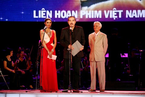 Bông sen vàng thuộc về phim “Đừng đốt” - 5 Bông sen vàng thuộc về phim “Đừng đốt” - 5