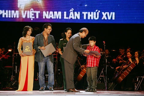 Bông sen vàng thuộc về phim “Đừng đốt” - 6 Bông sen vàng thuộc về phim “Đừng đốt” - 6