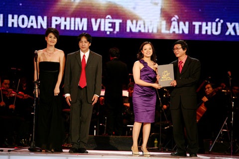 Bông sen vàng thuộc về phim “Đừng đốt” - 2 Bông sen vàng thuộc về phim “Đừng đốt” - 2