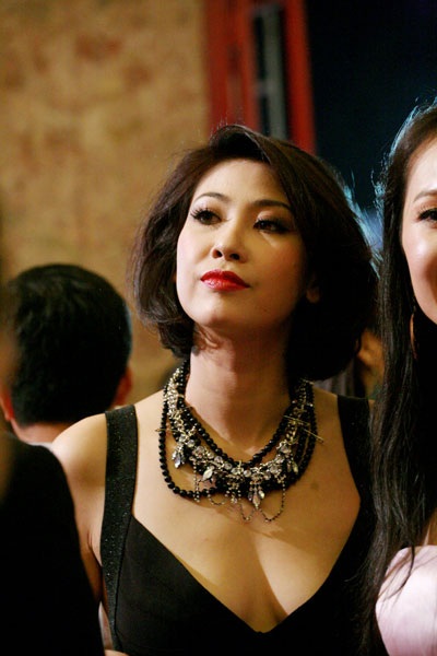 Đỗ Hải Yến “khoe” bạn trai trên thảm đỏ LHP Việt Nam - 14 Đỗ Hải Yến “khoe” bạn trai trên thảm đỏ LHP Việt Nam - 14