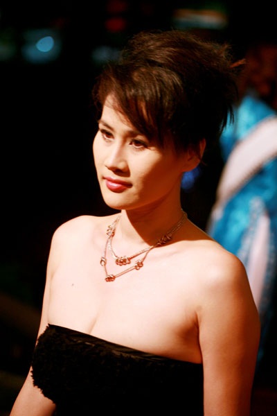 Đỗ Hải Yến “khoe” bạn trai trên thảm đỏ LHP Việt Nam - 8 Đỗ Hải Yến “khoe” bạn trai trên thảm đỏ LHP Việt Nam - 8