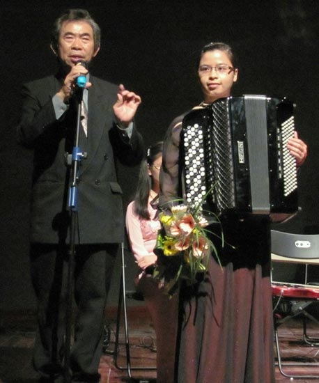Học sinh khiếm thị ngân khúc Giáng sinh - 2 Học sinh khiếm thị ngân khúc Giáng sinh - 2