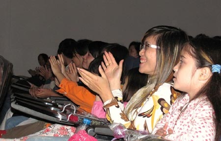Học sinh khiếm thị ngân khúc Giáng sinh - 4 Học sinh khiếm thị ngân khúc Giáng sinh - 4