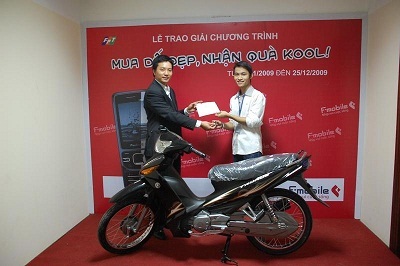 F-Mobile trao thưởng xe máy cho khách hàng may mắn - 1