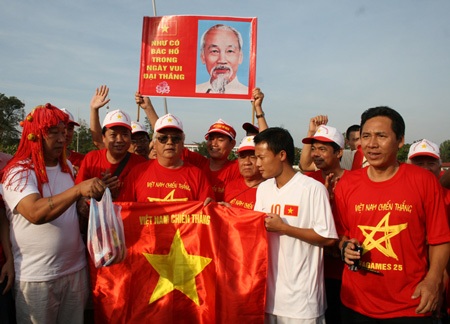 CĐV nhiệt thành tiếp “lửa” cho U23 Việt Nam - 3 CĐV nhiệt thành tiếp “lửa” cho U23 Việt Nam - 3