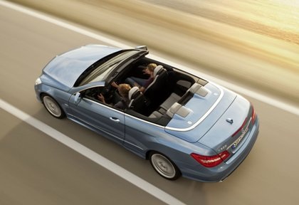 Hình ảnh chính thức đầu tiên của E-Class mui trần - 2