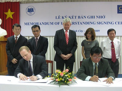 CPA Australia ký Biên bản Ghi nhớ với Đại học Kinh tế TPHCM - 1 CPA Australia ký Biên bản Ghi nhớ với Đại học Kinh tế TPHCM - 1