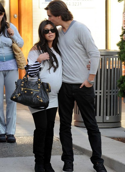 Chị gái cô Kim “siêu vòng ba” sinh con trai - 1 Chị gái cô Kim “siêu vòng ba” sinh con trai - 1