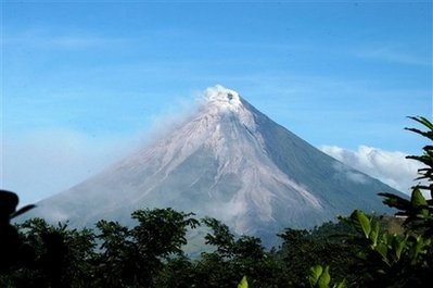 Núi lửa Philippines phun trào dung nham - 2 Núi lửa Philippines phun trào dung nham - 2