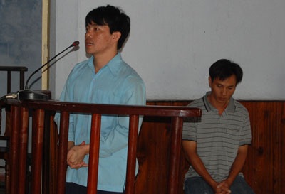 Hơn 15 năm tù cho 3 đối tượng tham ô tài sản - 1 Hơn 15 năm tù cho 3 đối tượng tham ô tài sản - 1