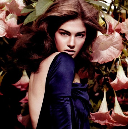 Kendra Spears khoe sắc bên hoa thắm - 6