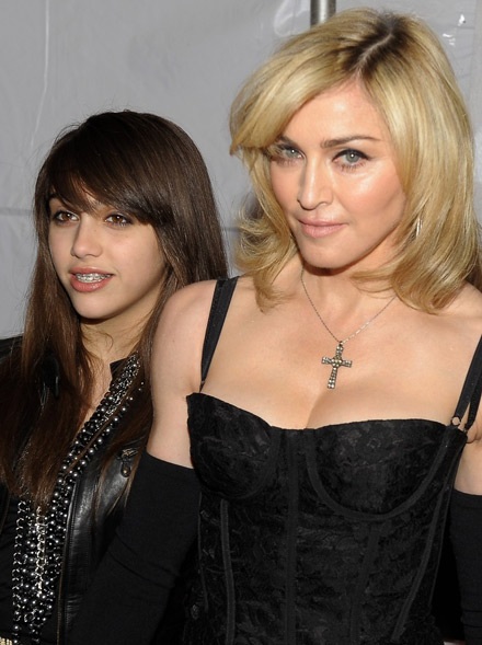 Madonna quá trẻ trung trong buổi giới thiệu phim Nine - 6 Madonna quá trẻ trung trong buổi giới thiệu phim Nine - 6