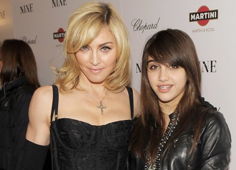 Madonna quá trẻ trung trong buổi giới thiệu phim Nine - 9 Madonna quá trẻ trung trong buổi giới thiệu phim Nine - 9