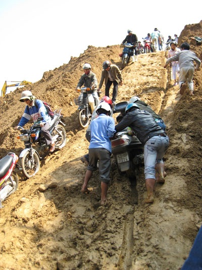 Chông chênh đường lên cùng biên viễn Tây Giang - 2 Chông chênh đường lên cùng biên viễn Tây Giang - 2