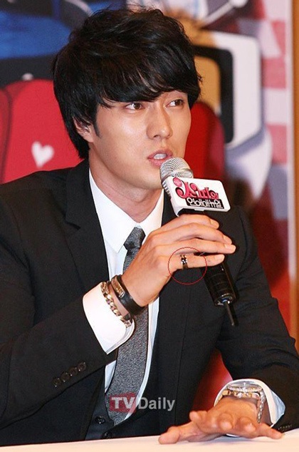 So Ji Sub và Han Ji Min đeo nhẫn đôi - 3 So Ji Sub và Han Ji Min đeo nhẫn đôi - 3