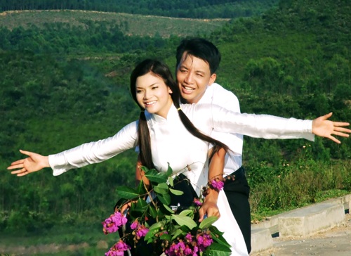 “Sao mai” Phương Thảo đóng cảnh yêu với... ông xã - 2 “Sao mai” Phương Thảo đóng cảnh yêu với... ông xã - 2