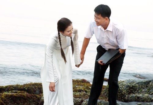 “Sao mai” Phương Thảo đóng cảnh yêu với... ông xã - 3 “Sao mai” Phương Thảo đóng cảnh yêu với... ông xã - 3