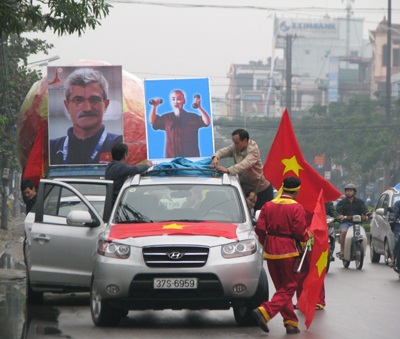 Ngóng từng phút đợi giờ bóng lăn - 11