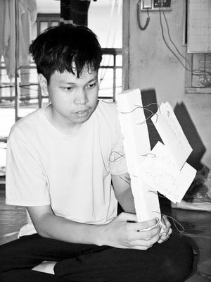 Bí quyết học “siêu giỏi” của cậu bạn khiếm thị - 1 Bí quyết học “siêu giỏi” của cậu bạn khiếm thị - 1