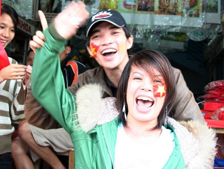 Ngóng từng phút đợi giờ bóng lăn - 13