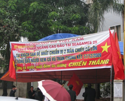 Ngóng từng phút đợi giờ bóng lăn - 12