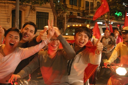 Dịch vụ “ăn theo” trái bóng thất bát - 1 Dịch vụ “ăn theo” trái bóng thất bát - 1