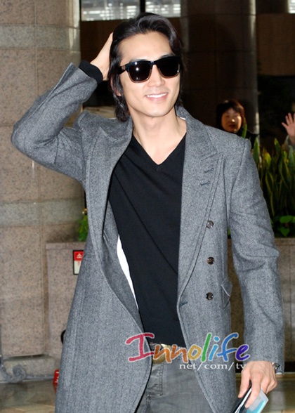 Hình ảnh mới của bốn “mỹ nam” xứ Hàn tại Nhật Bản - 1