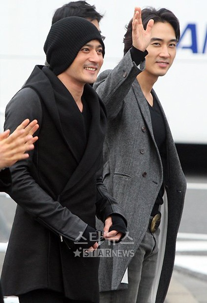 Hình ảnh mới của bốn “mỹ nam” xứ Hàn tại Nhật Bản - 9