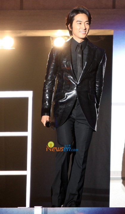 Hình ảnh mới của bốn “mỹ nam” xứ Hàn tại Nhật Bản - 27