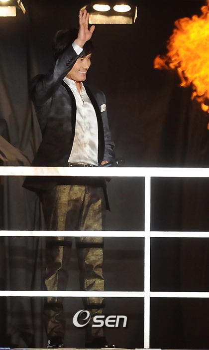 Hình ảnh mới của bốn “mỹ nam” xứ Hàn tại Nhật Bản - 28