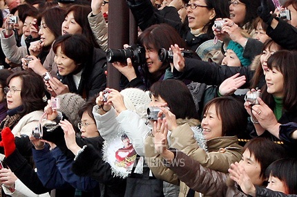 Hình ảnh mới của bốn “mỹ nam” xứ Hàn tại Nhật Bản - 13