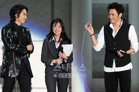 Hình ảnh mới của bốn “mỹ nam” xứ Hàn tại Nhật Bản - 32