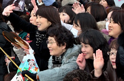 Hình ảnh mới của bốn “mỹ nam” xứ Hàn tại Nhật Bản - 15